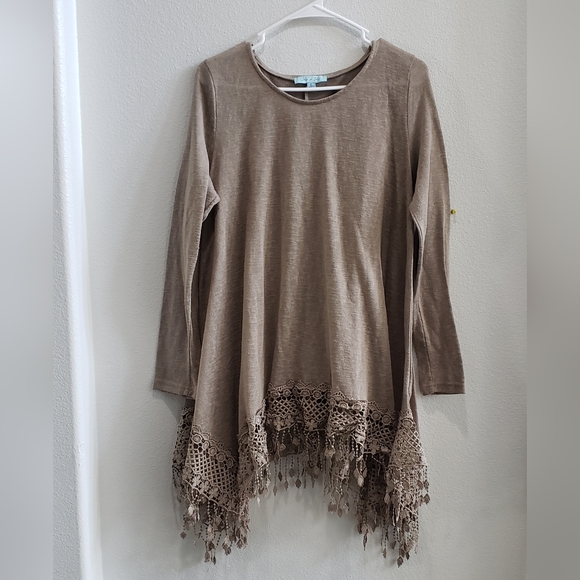 She + sky oversized light weight sweater with decorative boho hem size large - Picture 1 of 5